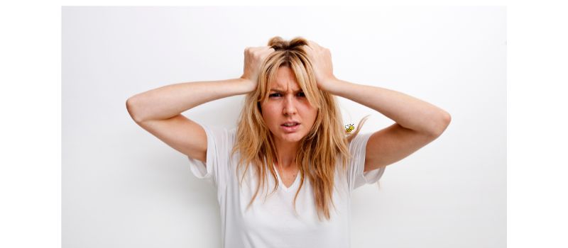 A frustrated lady is pulling her hair - neurographic art exercises could lessen her frustration!
